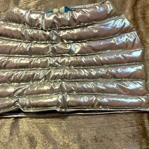 Metallic puffer skirt. In great condition!! NWOT, blue lining.